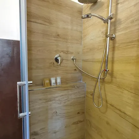 Residenza Maggiore 10 - - 3* Bologna