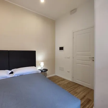 Bed & Breakfast Residenza Maggiore 10 - - *