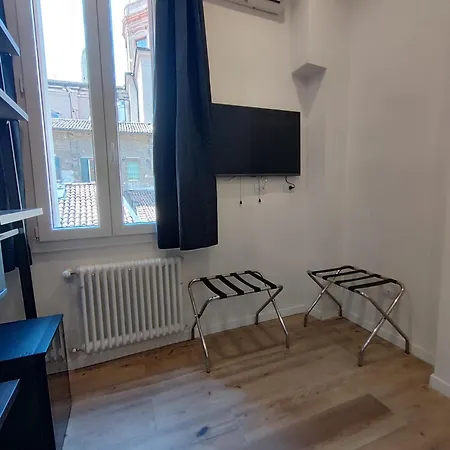 Bed & Breakfast Residenza Maggiore 10 - - *