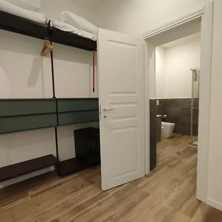 Alojamento de Acomodação e Pequeno-almoço Residenza Maggiore 10 - - *