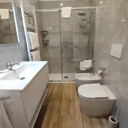 Alojamento de Acomodação e Pequeno-almoço Residenza Maggiore 10 - - 3*