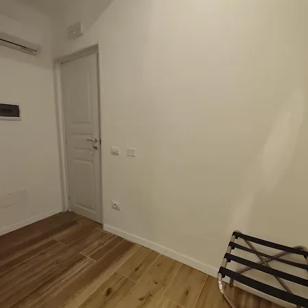 Residenza Maggiore 10 - - 3*