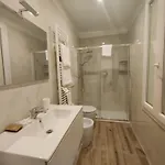 Residenza Maggiore 10 - - 3*