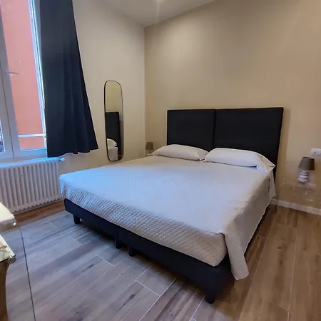 Residenza Maggiore 10 - - 3* Bologna