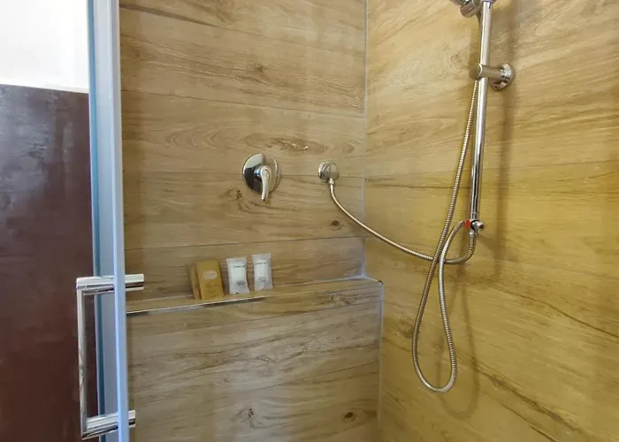 Residenza Maggiore 10 - - 3* Bologna