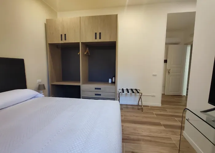 Residenza Maggiore 10 - - 3* Bologna